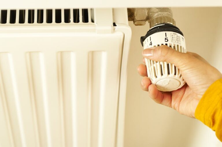 Chytré termostatické hlavice v bytě: výběr, montáž, nastavení a reálné rozpočty